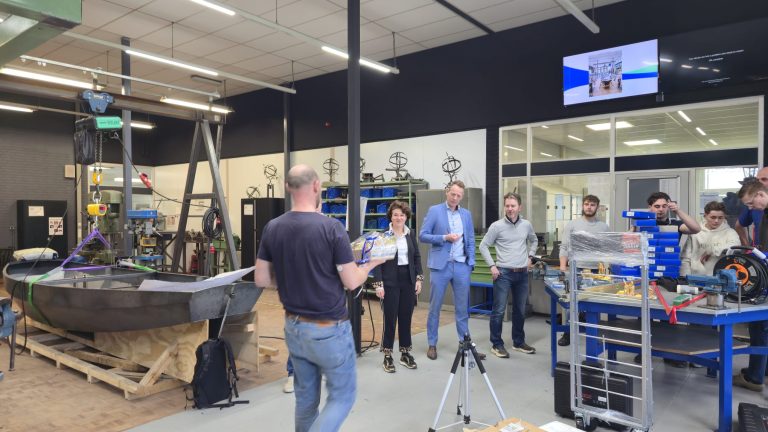 Investeren in praktijkgericht mbo-onderwijs: Metaglas en Mview+ schenken gereedschap aan metaalopleiding ROC Rivor